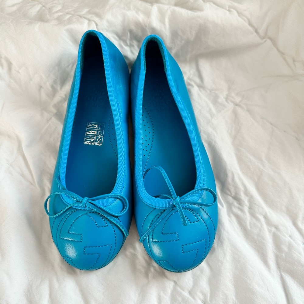 Girls authentic Gucci Flats. New. Euro size 30